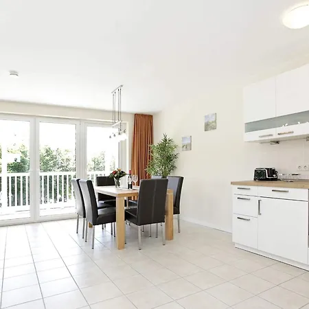 4 Person In アパート